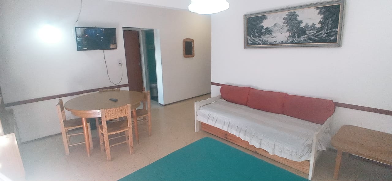 DEPARTAMENTO MONOAMBIENTE EN PLENO CENTRO PARA 4 PERSONAS