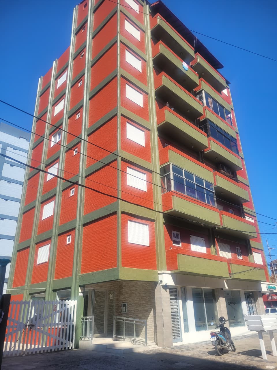 EXCELENTE DEPARTAMENTO DE 2 AMBIENTES A 1 CUADRA DEL MAR &#8211; EDIFICIO MUY BIEN CUIDADO