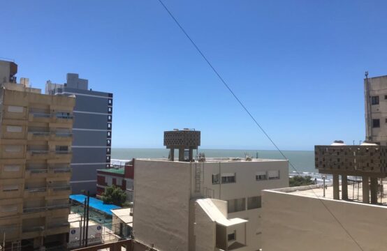 DEPARTAMENTO EN PLENO CENTRO PARA 4 PERSONAS &#8211; A 1 CUADRA DEL MAR CON 2 BALCONES
