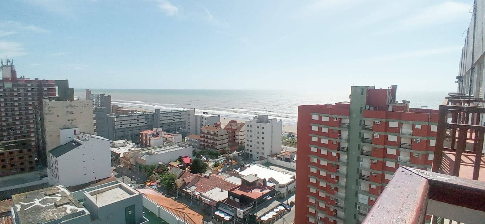 REGIO DEPARTAMENTO DE 2 AMBIENTES CON BALCON CON VISTA PANORAMICA AL MAR YA LA CIUDAD