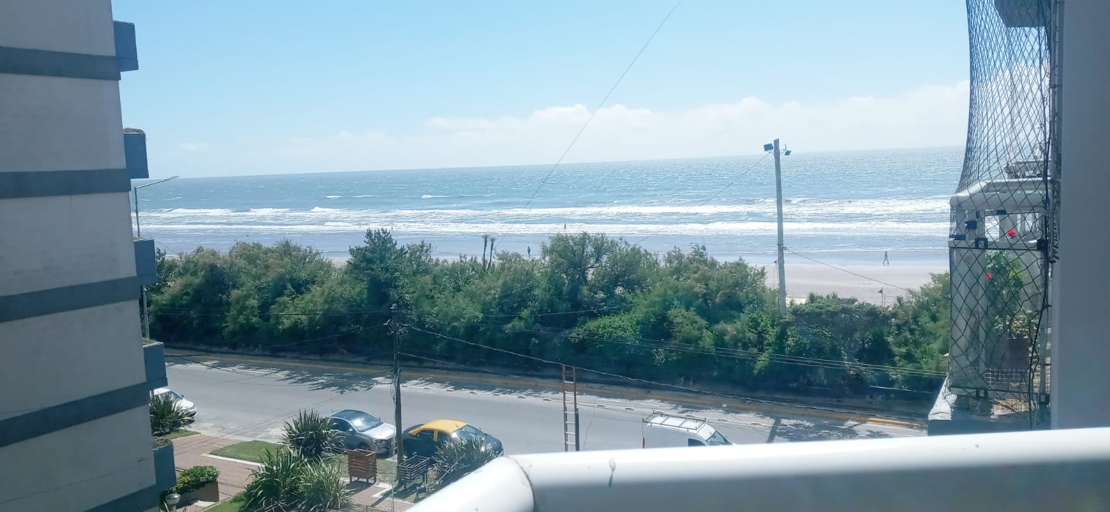 VENTA DEPARTAMENTO FRENTE AL MAR CON BALCON VISTA UNICA, COCHERA CUBIERTA, BAULERA