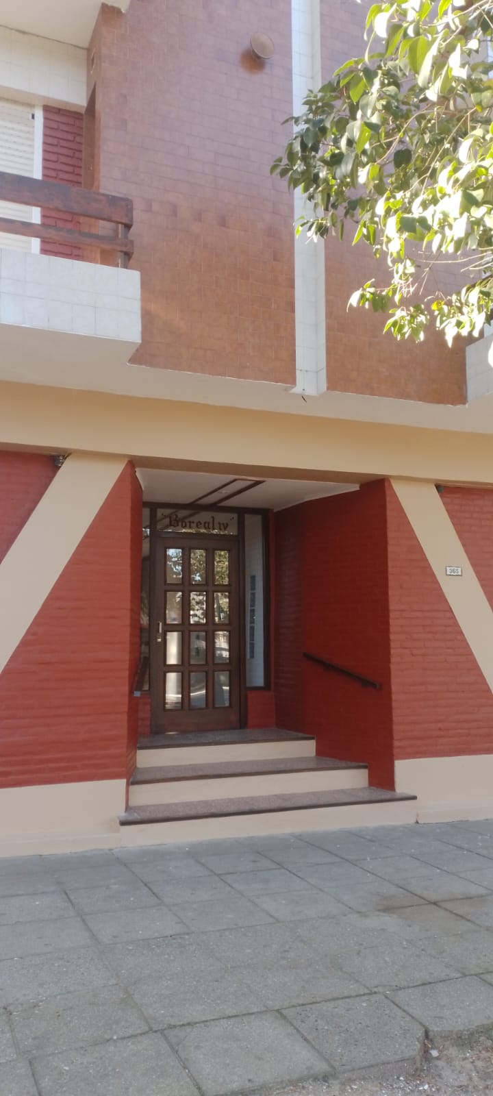 OPORTUNIDAD! PLENO CENTRO &#8211; 2 AMBIENTES CON COCHERA Y GAS NATURAL