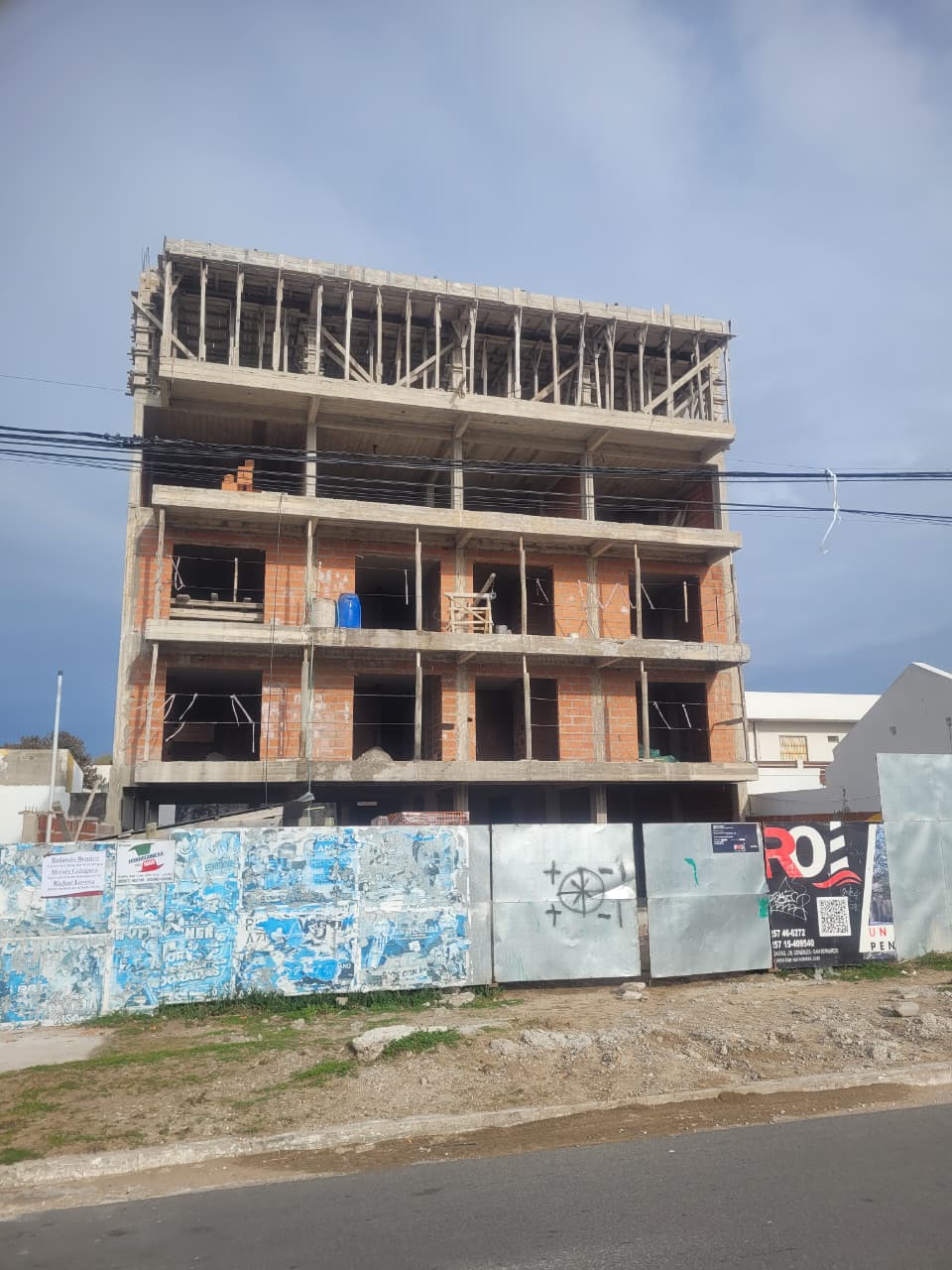 MAR DE AJO NORTE – EMPRENDIMIENTO DE CATEGORIA FRENTE AL MAR – UNIDADES 3 AMBIENTES (ALGUNAS CON 2 BAÑOS) – COCHERAS DISPONIBLES – TERRAZAS PRIVADAS Y DE USO COMUN – ENTREGA DICIEMBRE 2028