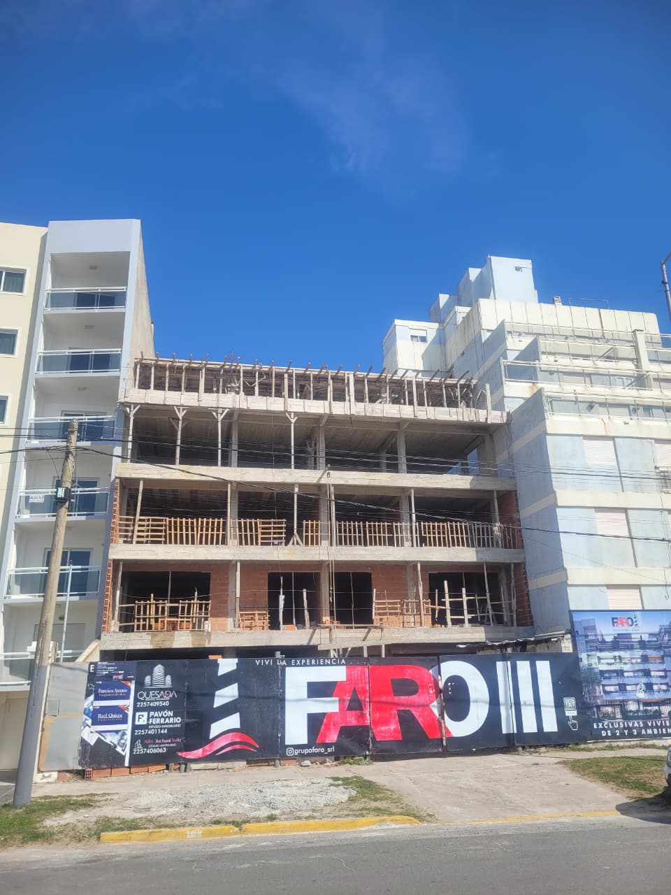 EMPRENDIMIENTO DE CATEGORIA FRENTE AL MAR – UNIDADES DE 3 AMBIENTES PREMIUM (ALGUNAS CON BAÑO EN SUITE EXTRA) – COCHERAS DISPONIBLES – TERRAZAS PRIVADA Y DE USO COMUN – ENTREGA ABRIL 2028